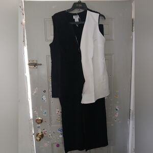 Monroe & Main Black and White Sleeveless Top With Pants (0288)